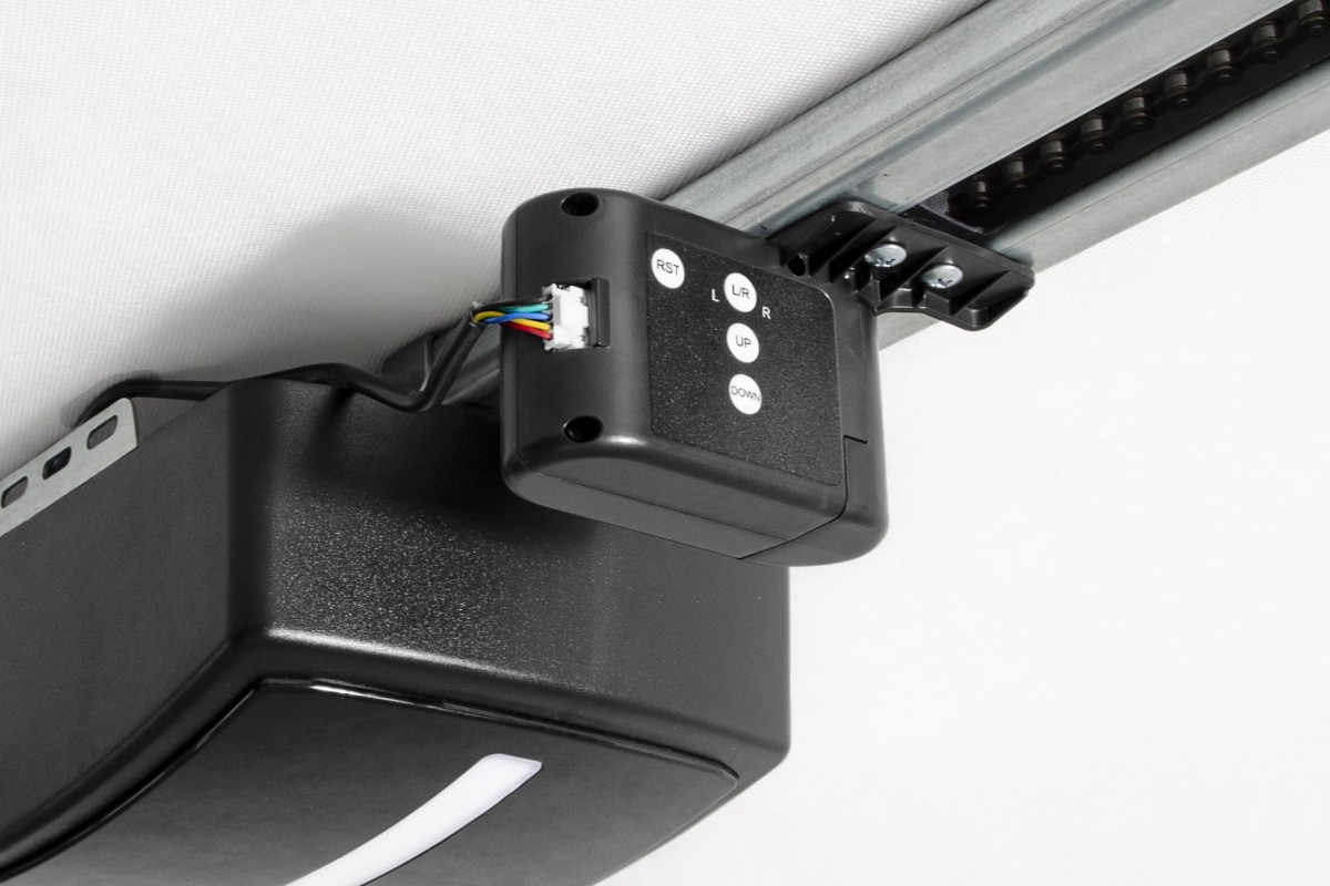 Une porte de garage intelligente au prix standard ? Avec INFINITI, c'est possible