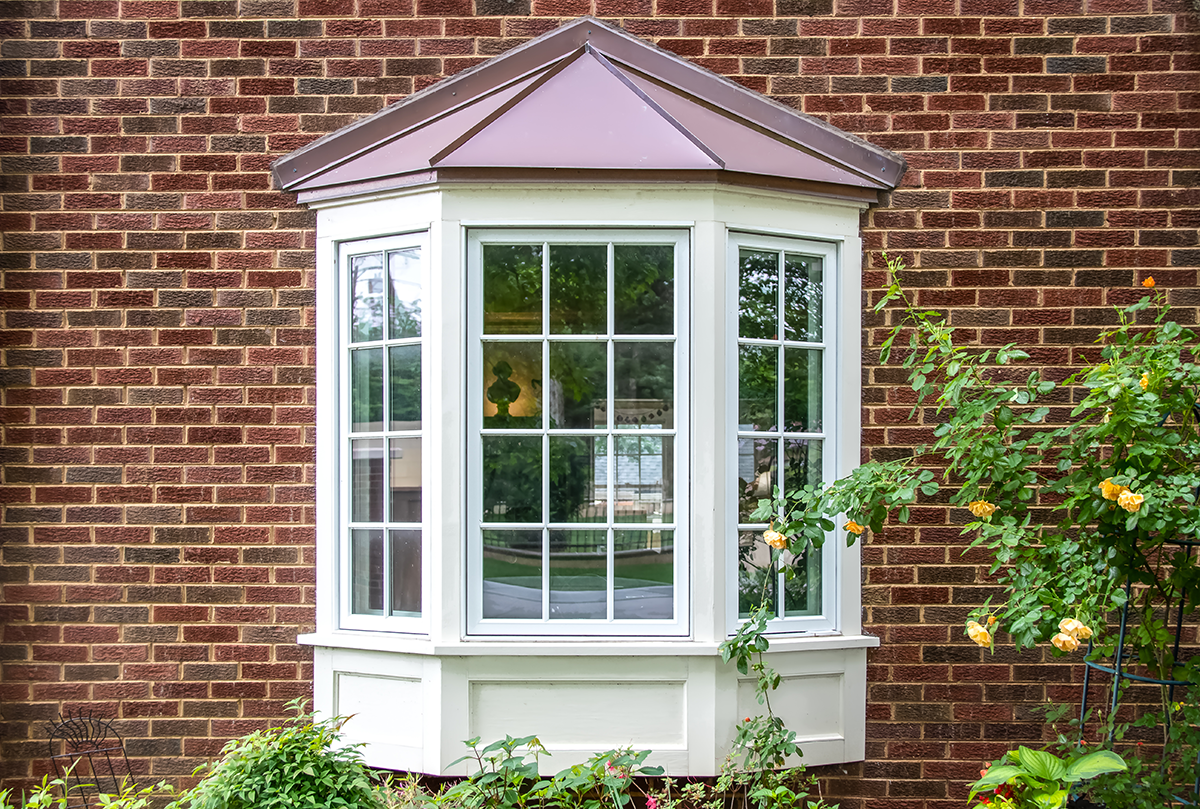 Choisissez des fenêtres à linteau qui s'harmonisent avec le style du bâtiment.